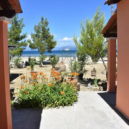 Lejlighed Bouka Beachfront *