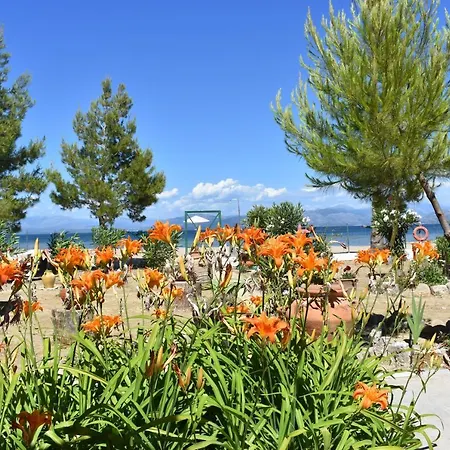 Lejlighed Bouka Beachfront *